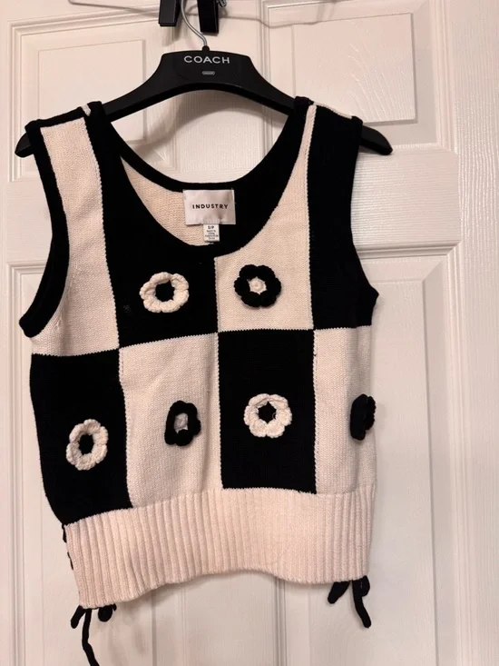 NWT- INDUSTRY Black & Cream Checker Knit Crop Tank with Rosette Accents - Picture 5 of 5